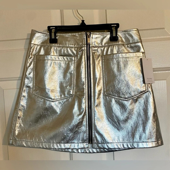 Love, Fire Women's Silver Skirt Juniors Faux Leather Metallic Silver Mini Skirt - Picture 2 of 5
